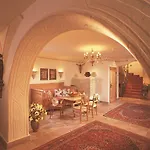 Raffl's St. Antoner Hof Hotel 5*