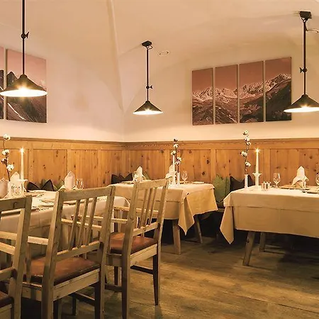 Raffl's St. Antoner Hof 5*