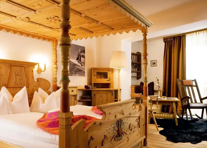 Raffl's St. Antoner Hof Otel 5*