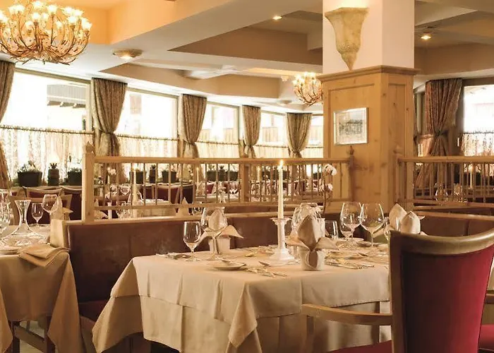 Raffl's St. Antoner Hof Otel