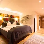 Raffl's St. Antoner Hof فندق 5*