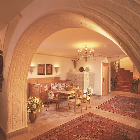 Raffl's St. Antoner Hof Hotel 5*