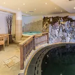 מלון Raffl's St. Antoner Hof 5*