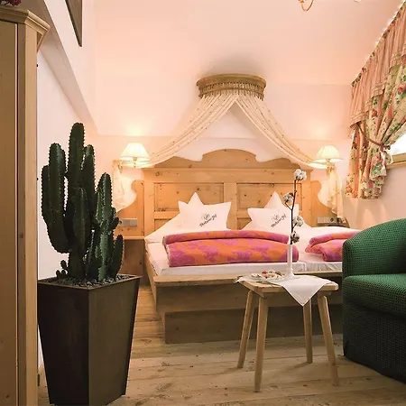 Raffl's St. Antoner Hof 5*