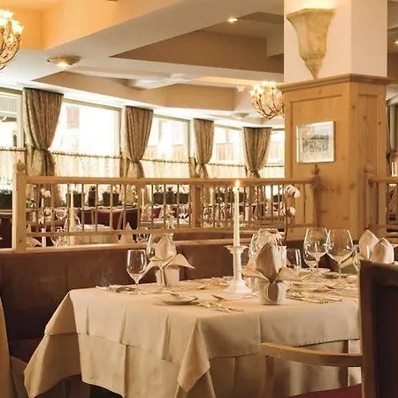 Raffl's St. Antoner Hof Hotel